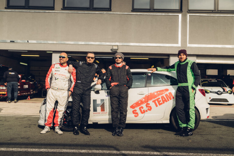 Automotodrom Grobnik – foto di squadra nel paddock