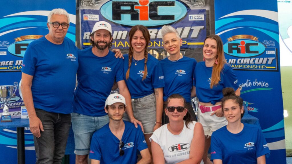 La squadra Race in Circuit al completo a fine giornata di gara